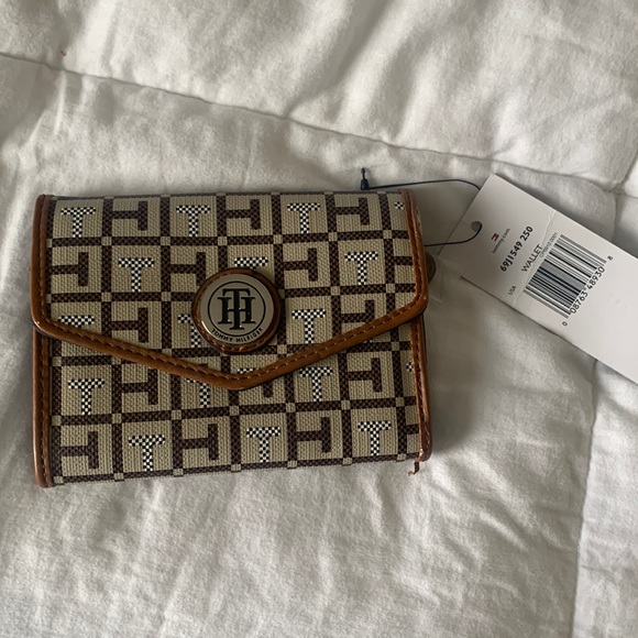 Women’s Tommy Hilfiger wallet - Picture 1 of 3